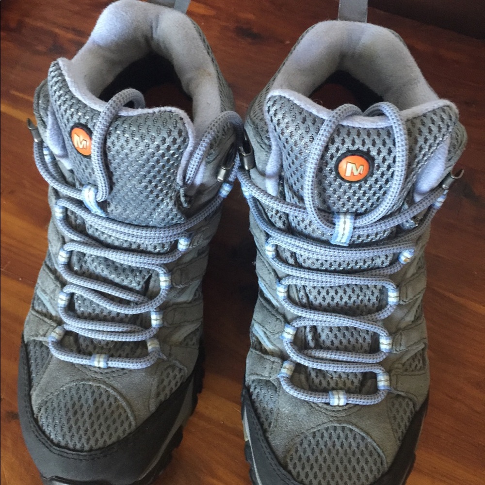 Women’s Merrill Hiking boots. Size 8 waterproof.